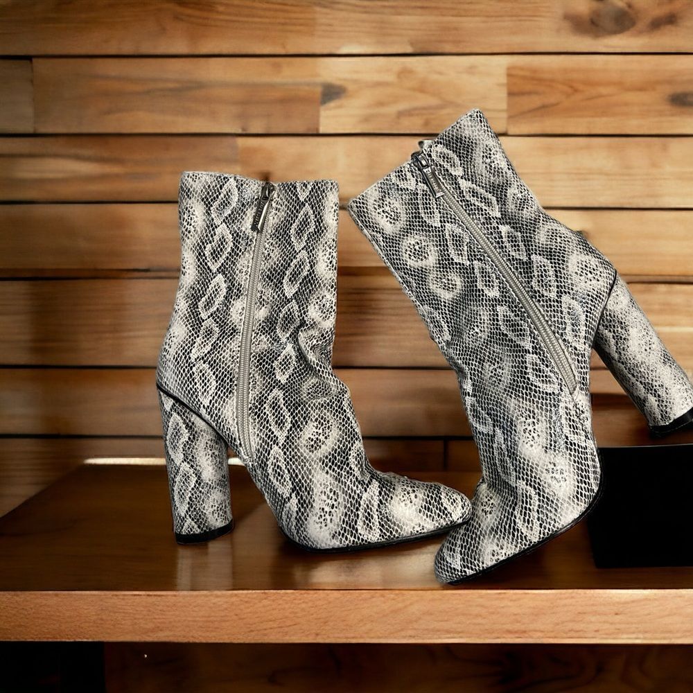 Cape Robbin Boas snake print zipper boots size 7M